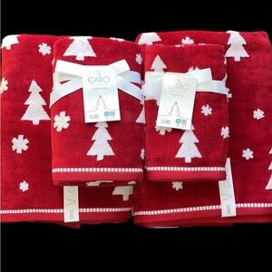 🎉HP🎉🌲Holiday Set of Soft, Plush Bath Towels🌲❄️Red & White Trees & Snowflakes 🌲